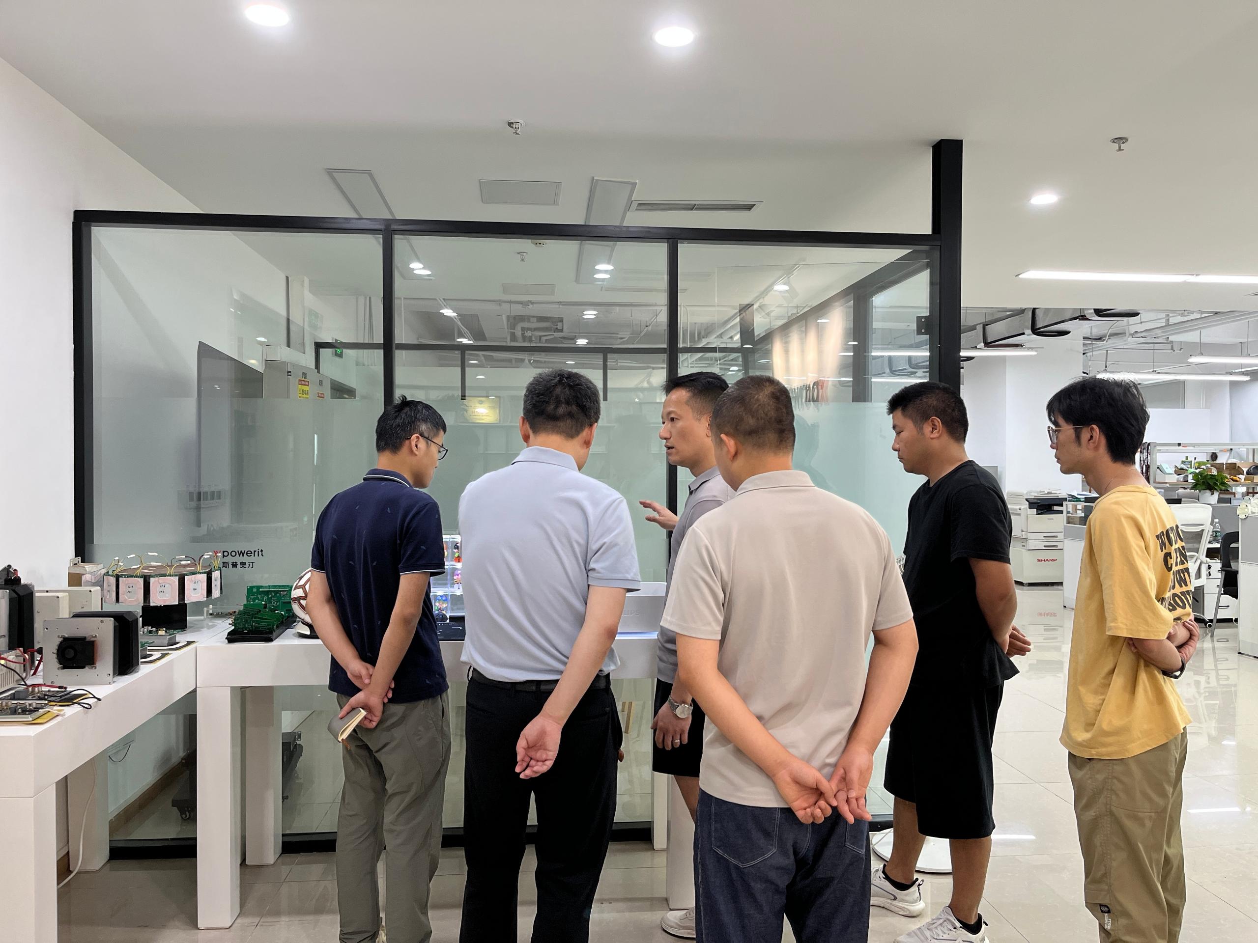 蘇州安潔科技同仁來(lái)訪(fǎng)我司共同探索無(wú)線(xiàn)充電未來(lái)可能性